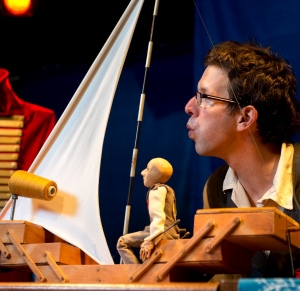 25/10 בשעות 11:00+17:00 | מעיל הפלאים - לגילאי 4-8 מעיל הפלאים